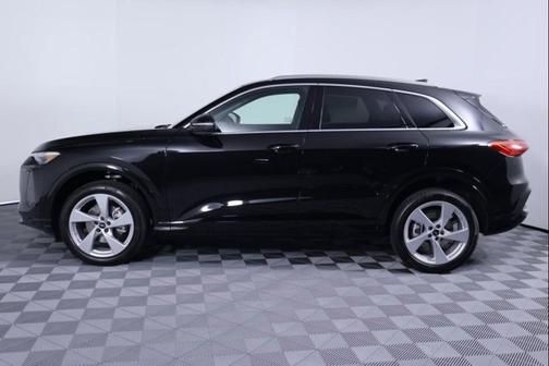 Mythos Black Metallic 2026 Audi Q5 Premium Plus TFSI quattro S tronic