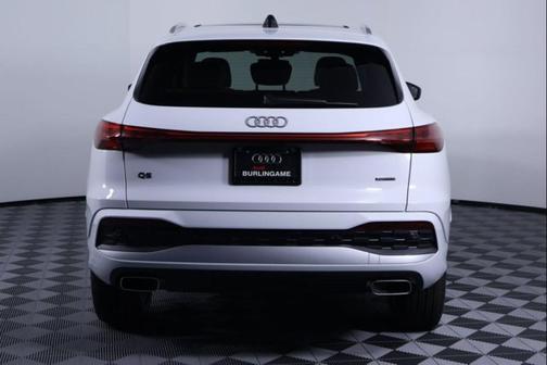 Glacier White Metallic 2026 Audi Q5 Premium TFSI quattro S tronic