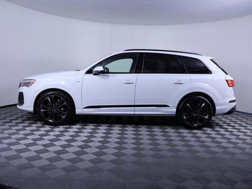 Glacier White Metallic 2026 Audi Q7 55 Premium Plus