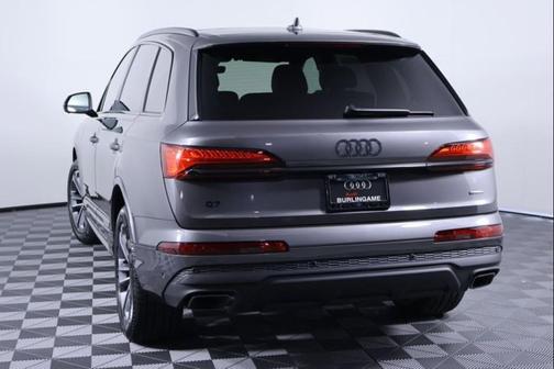 Samurai Gray Metallic 2026 Audi Q7 45 Premium