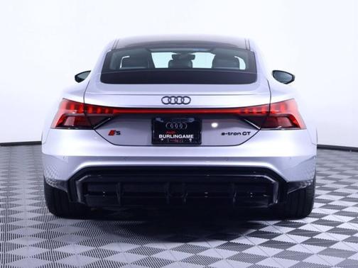 Florett Silver Metallic 2026 Audi S e-tron GT Premium Plus quattro