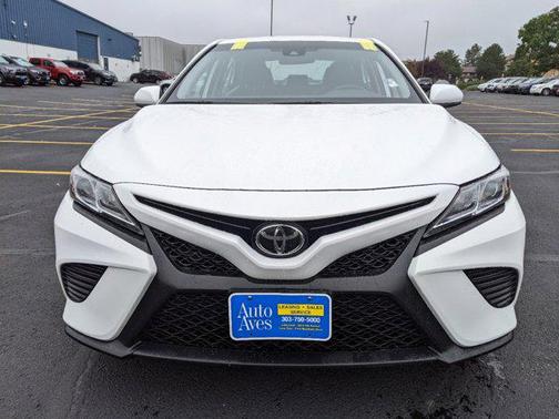 Photo 3 of 32 of 2020 Toyota Camry SE