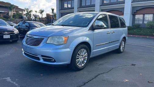2013 Chrysler Town & Country Touring-L