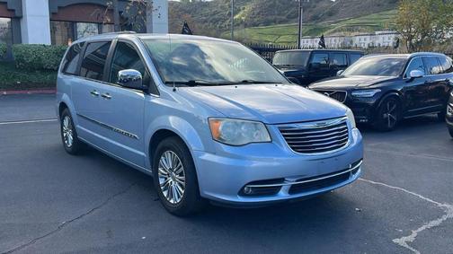 2013 Chrysler Town & Country Touring-L
