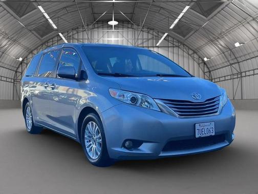 2016 Toyota Sienna XLE