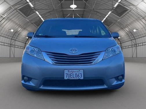 2016 Toyota Sienna XLE