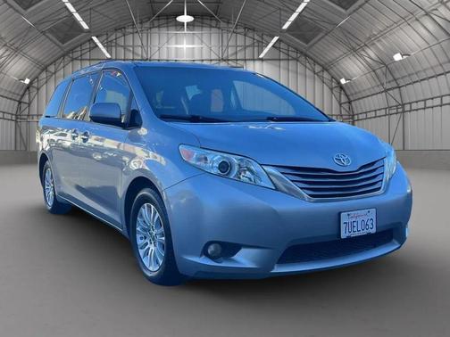 2016 Toyota Sienna XLE