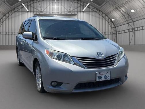 Silver Sky Metallic 2016 Toyota Sienna XLE