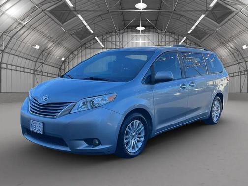 2016 Toyota Sienna XLE
