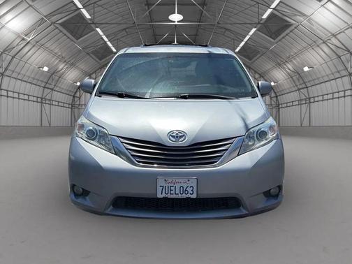 Silver Sky Metallic 2016 Toyota Sienna XLE