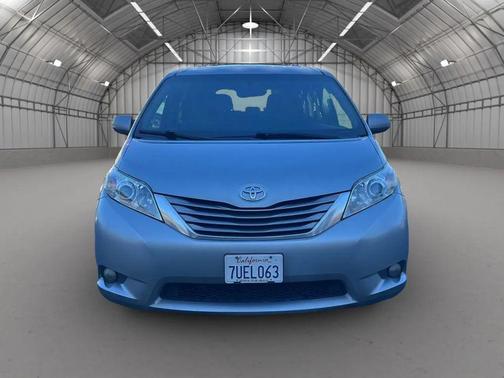 2016 Toyota Sienna XLE