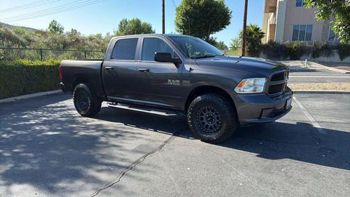 Brilliant Black Crystal Pearlcoat 2016 RAM 1500 Tradesman/Express
