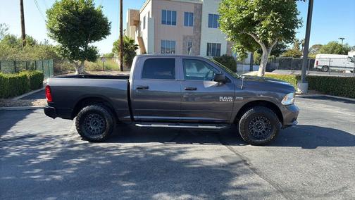Brilliant Black Crystal Pearlcoat 2016 RAM 1500 Tradesman/Express