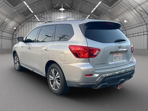 2019 Nissan Pathfinder SV