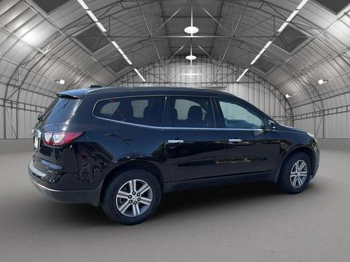 Mosaic Black Metallic 2017 Chevrolet Traverse 2LT