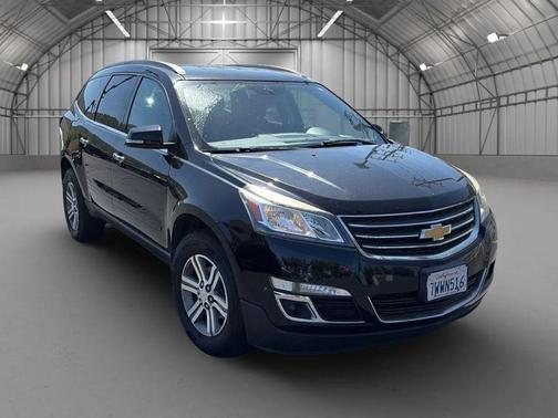Mosaic Black Metallic 2017 Chevrolet Traverse 2LT