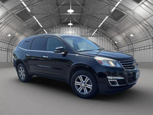 Mosaic Black Metallic 2017 Chevrolet Traverse 2LT