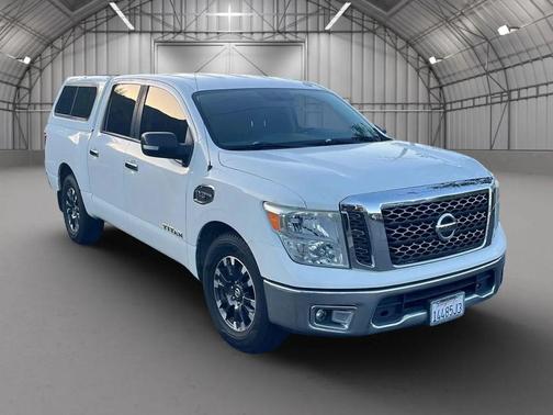 2017 Nissan Titan SV