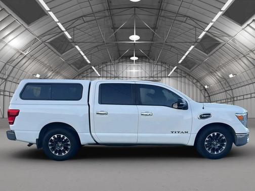 2017 Nissan Titan SV