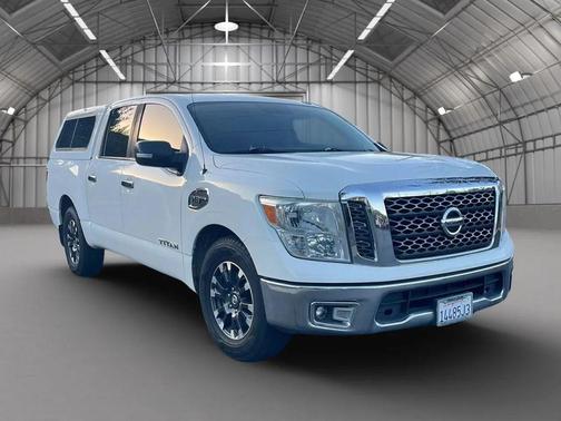 2017 Nissan Titan SV