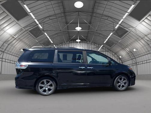 Midnight Black Metallic 2018 Toyota Sienna SE