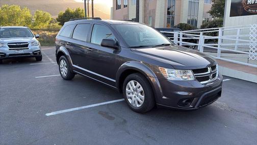 Granite Pearlcoat 2019 Dodge Journey SE