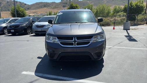 Granite Pearlcoat 2019 Dodge Journey SE