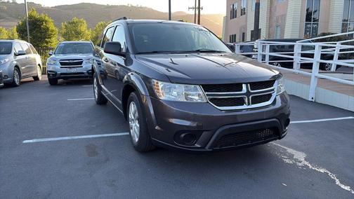 Granite Pearlcoat 2019 Dodge Journey SE