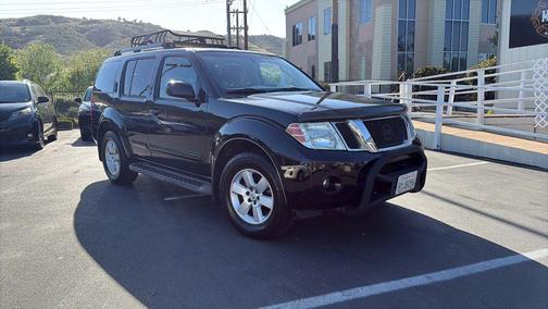 Black 2011 Nissan Pathfinder SV