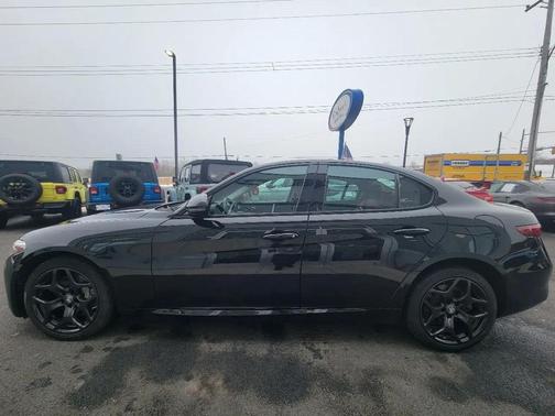 2021 Alfa Romeo Giulia Base