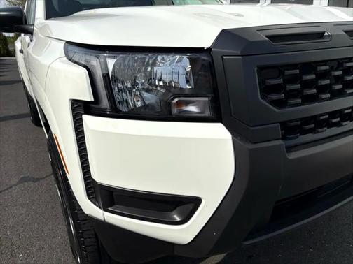 2025 Nissan Frontier S