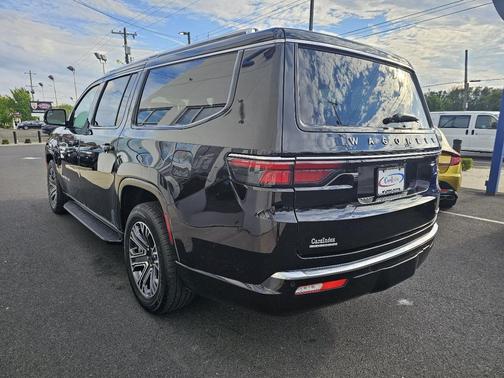 2023 Jeep Wagoneer L Series II 4x4