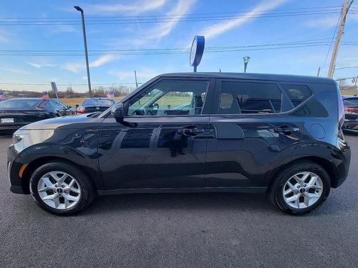 Fusion Black 2023 Kia Soul LX