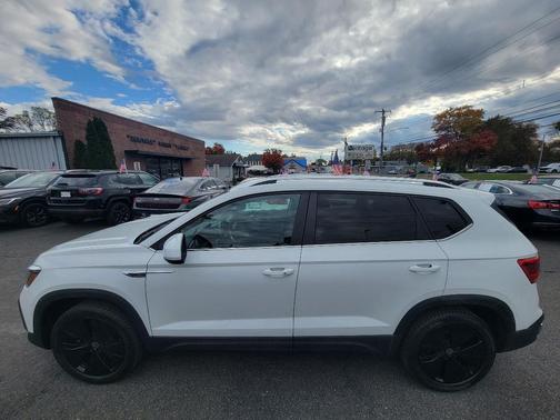 2024 Volkswagen Taos 1.5T SE