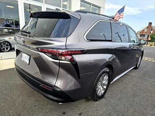 2024 Toyota Sienna LE