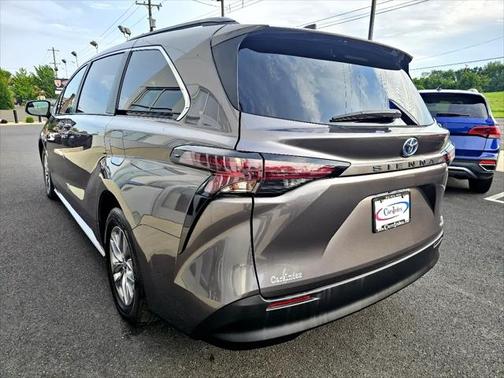 2024 Toyota Sienna LE