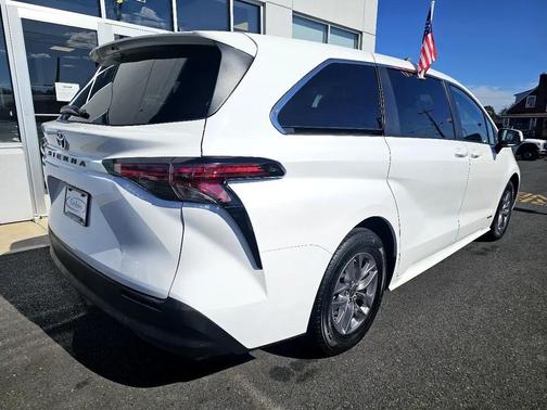 2021 Toyota Sienna LE