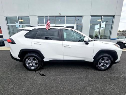 2022 Toyota RAV4 Hybrid XLE