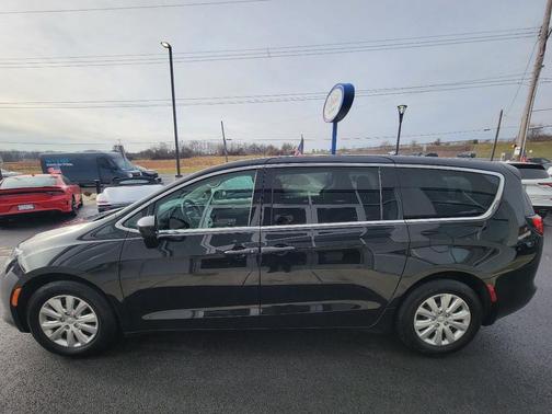 2021 Chrysler Voyager L