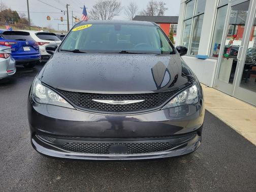 2021 Chrysler Voyager L
