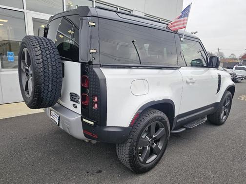2023 Land Rover Defender 90 SE