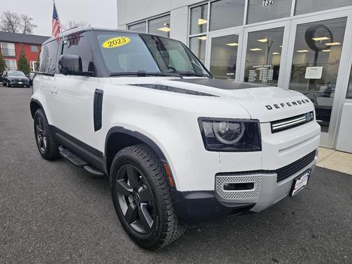 2023 Land Rover Defender 90 SE