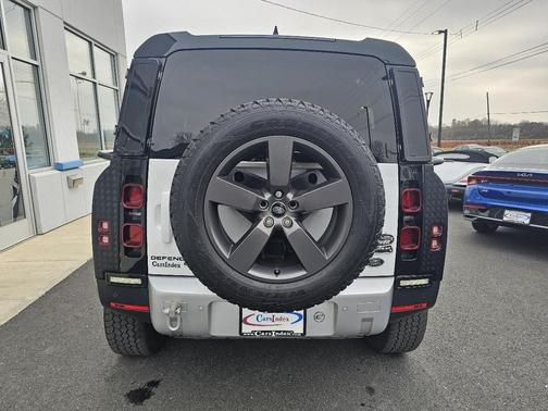 2023 Land Rover Defender 90 SE