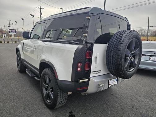 2023 Land Rover Defender 90 SE