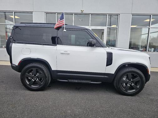 2023 Land Rover Defender 90 SE