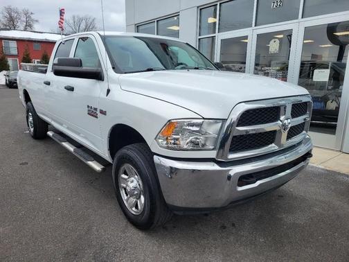 2017 RAM 2500 Tradesman Crew Cab 4x4 8' Box