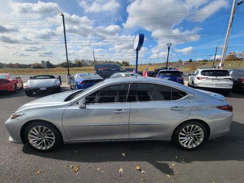 2023 Lexus ES 300h Luxury