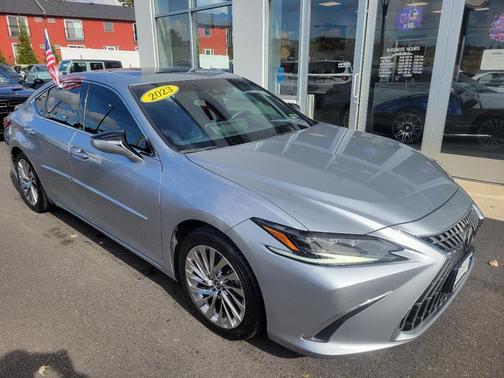 2023 Lexus ES 300h Luxury