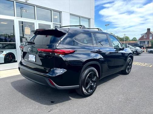 2023 Toyota Highlander LE