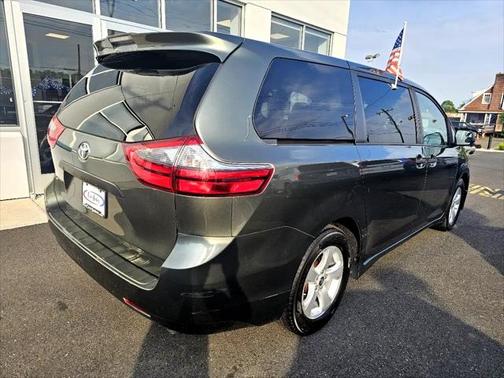 2020 Toyota Sienna SE